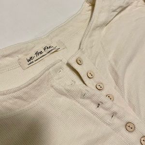 Free People - We The Free Cotton Henley w Wooden Buttons - Size L